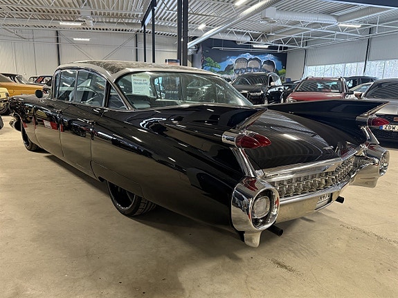 Cadillac Deville 4 of 19