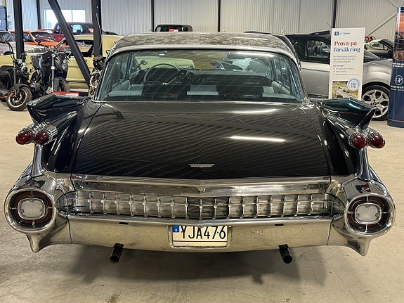 Cadillac Deville 3 of 19