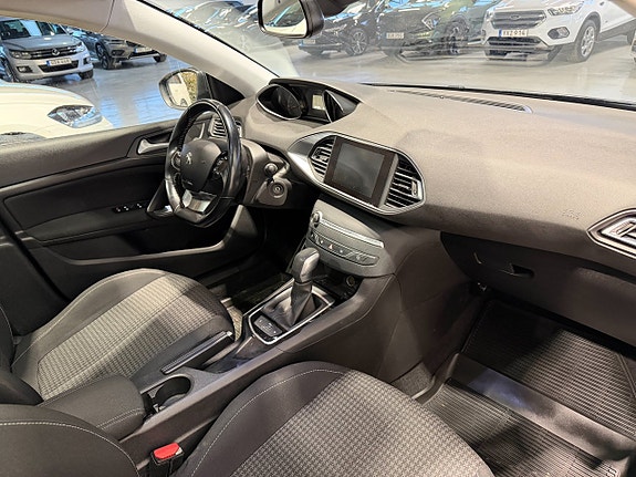 Peugeot 308 12 of 16