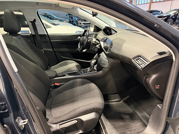 Peugeot 308 11 of 16