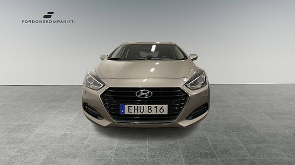 Hyundai i40 2 of 25