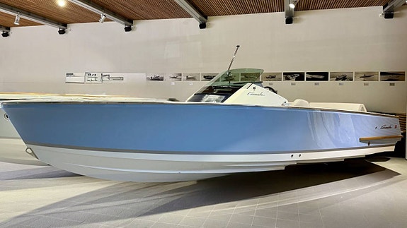 Cormate Super Utility 27 – Sky Blue V8 350 hk