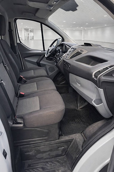 Ford Transit Custom 8 of 8