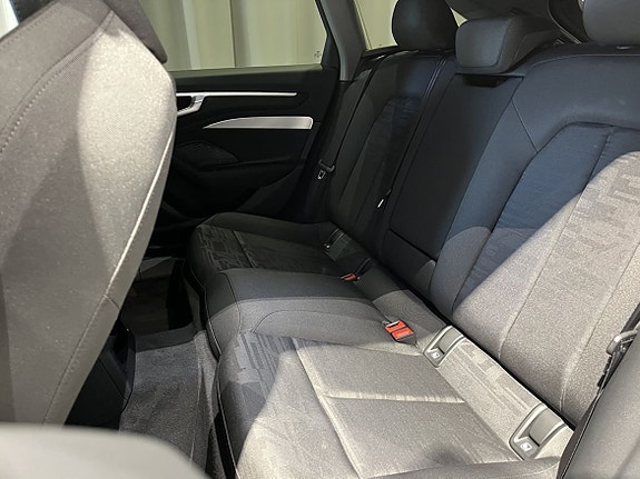 Audi A6 4 of 11