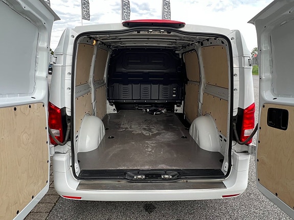 Mercedes-Benz eVito 111 10 of 12
