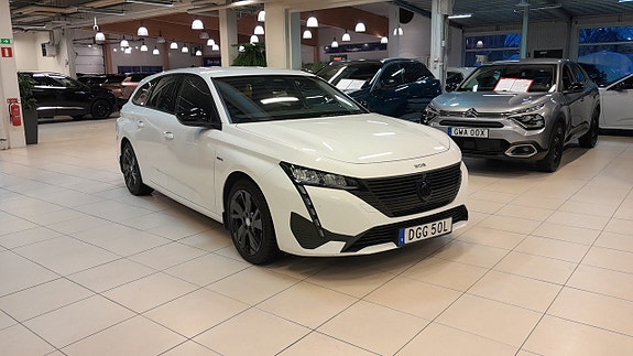 Peugeot 308 2 of 5