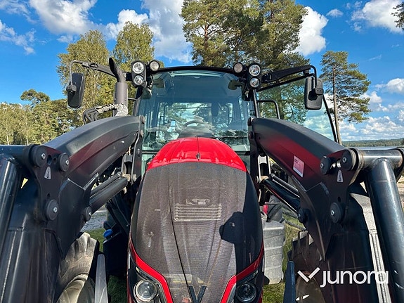 Traktor med lastare - Valtra, A134 25 of 30