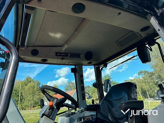 Traktor med lastare - Valtra, A134 15 of 30