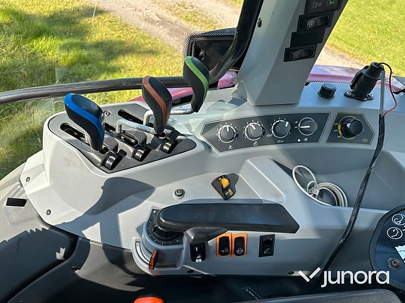 Traktor med lastare - Valtra, A134 18 of 30