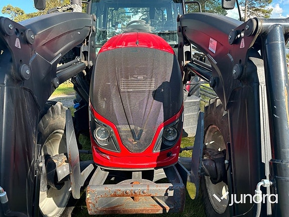 Traktor med lastare - Valtra, A134 24 of 30