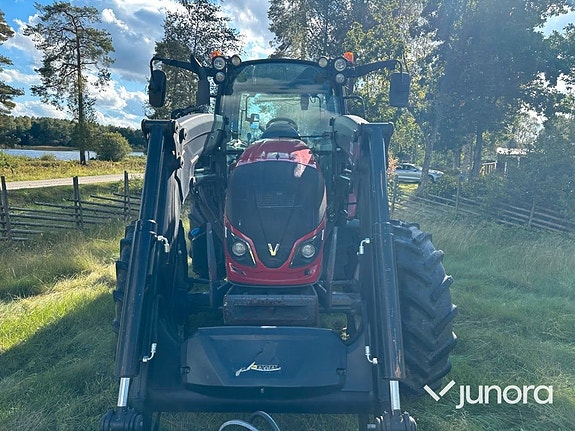 Traktor med lastare - Valtra, A134 13 of 30