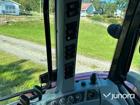 Traktor med lastare - Valtra, A134 19 of 30