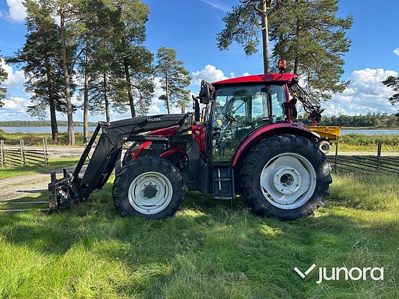 Traktor med lastare - Valtra, A134 2 of 30
