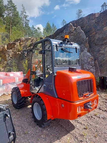 Flexi Trac 1226 cab 3 of 5