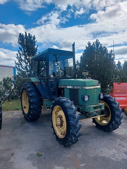 John Deere 2040