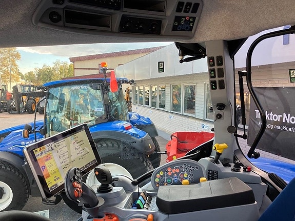 New Holland T6.180 AC Frontlyft&PTO 9 of 11
