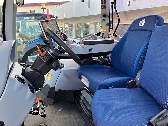 New Holland T6.180 AC Frontlyft&PTO 8 of 11