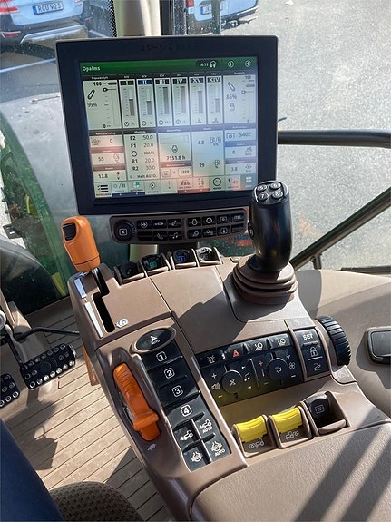 John Deere 6215R 5 of 9