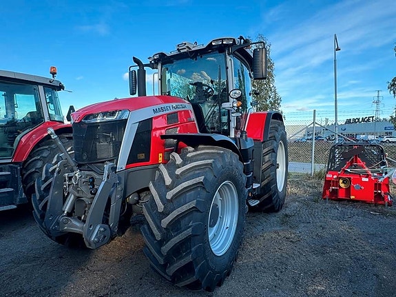 Massey Ferguson 8 S 265 2 of 2