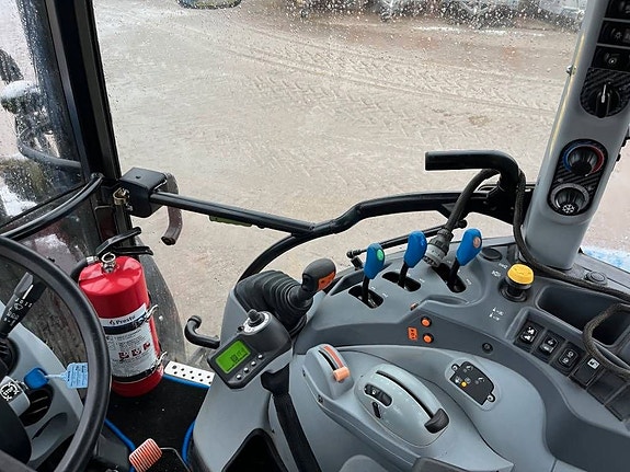 New Holland T 5.115 EC 8 of 9
