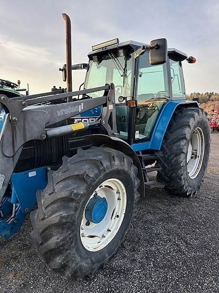 Ford New Holland 8240 TRAKTOR 1,99% räntekampanj