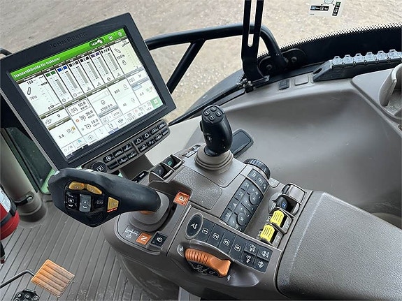 John Deere 6250R 3 of 8