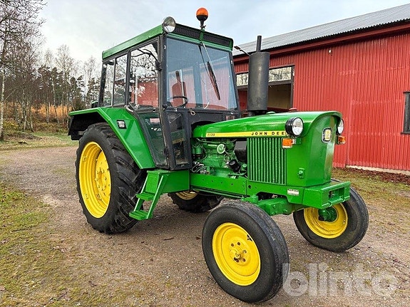 Traktor John Deere 2130-6 cylinder