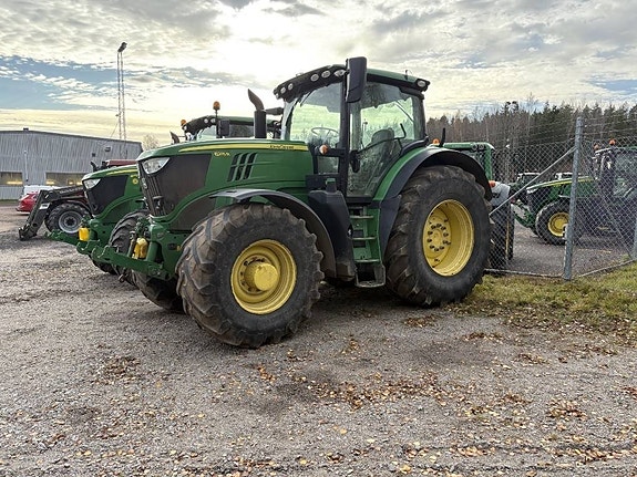 John Deere 6215 R