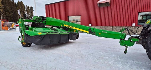 John Deere 835