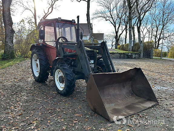 Traktor Valmet 405-4 med frontlastare