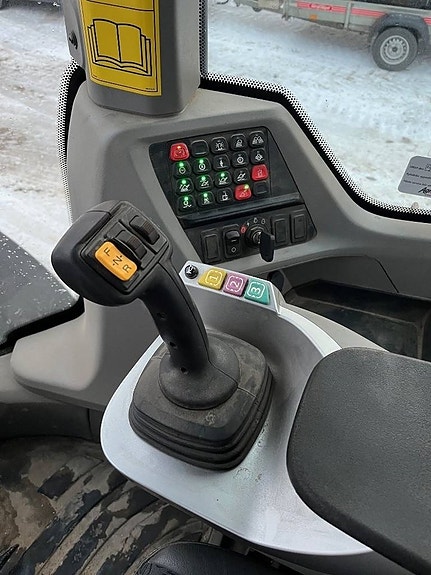 New Holland W 110D 6 of 7