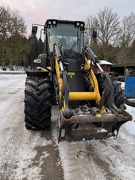 New Holland W 110D 3 of 7