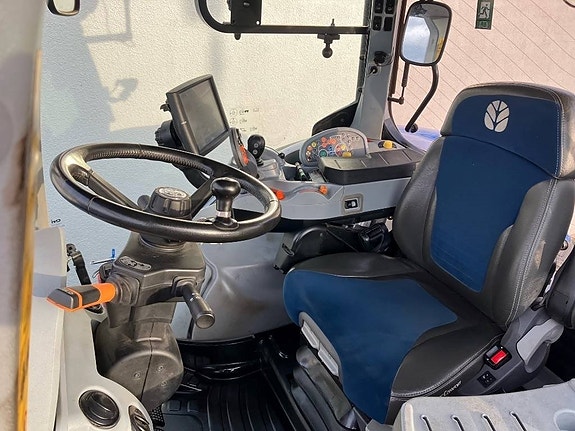 New Holland T 7.315 HD 0,99% ränta 5 of 6