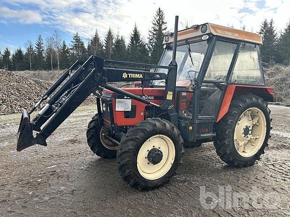 Traktor med lastare ZETOR 5245