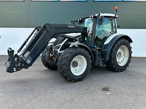 Valtra N 174