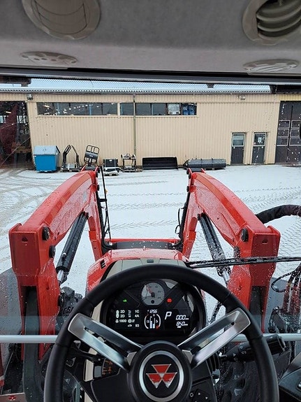 Massey Ferguson 5S 145 Efficient 5 of 9