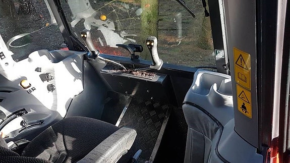 Kubota M 5-092 7 of 8