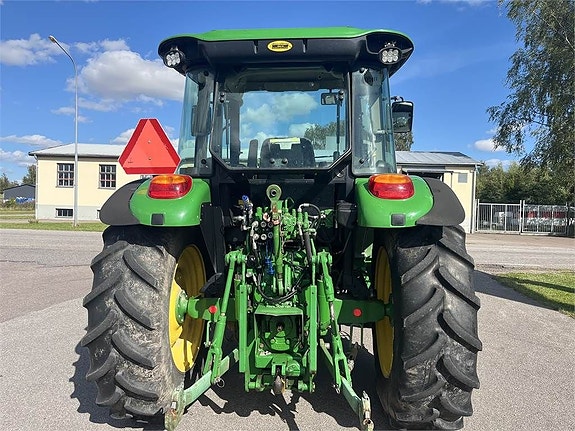 John Deere 5620 4 of 12