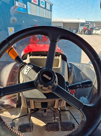 Case IH OPTUM 300 CVX 11 of 13