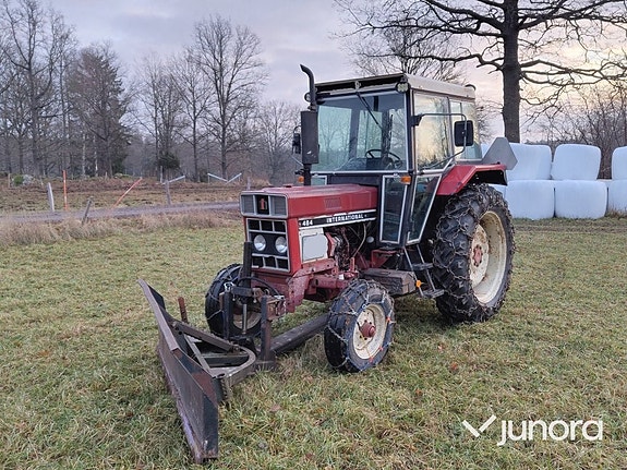 Traktor - International 484 STD