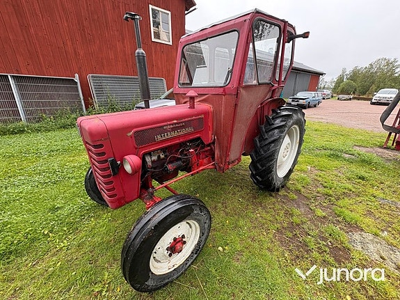Traktor - International Harvester, B-275