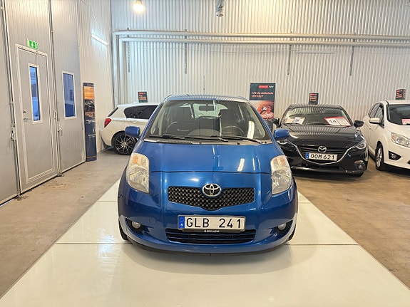 Toyota Yaris 3 of 11