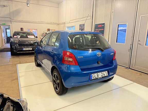 Toyota Yaris 5 of 11