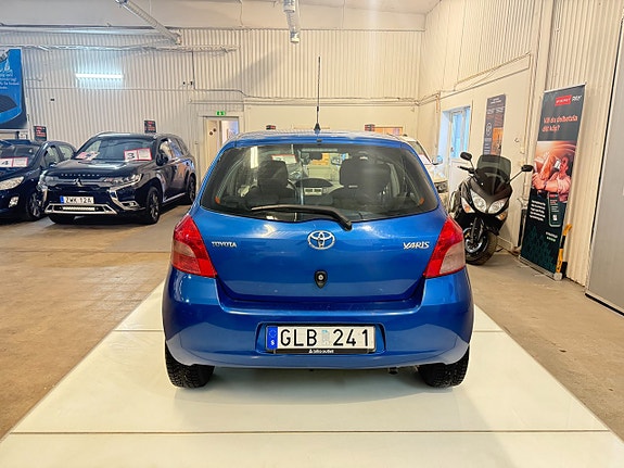 Toyota Yaris 11 of 11
