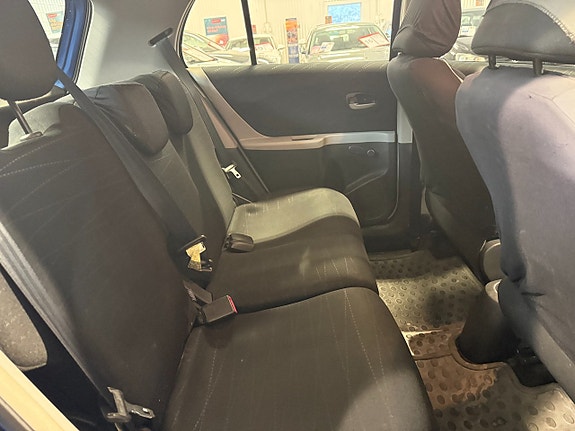 Toyota Yaris 10 of 11