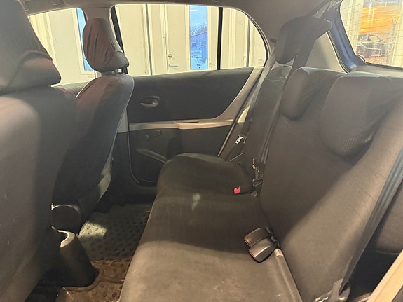 Toyota Yaris 8 of 11