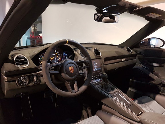 Porsche 718 Spyder RS 11 of 16