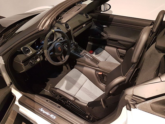 Porsche 718 Spyder RS 7 of 16