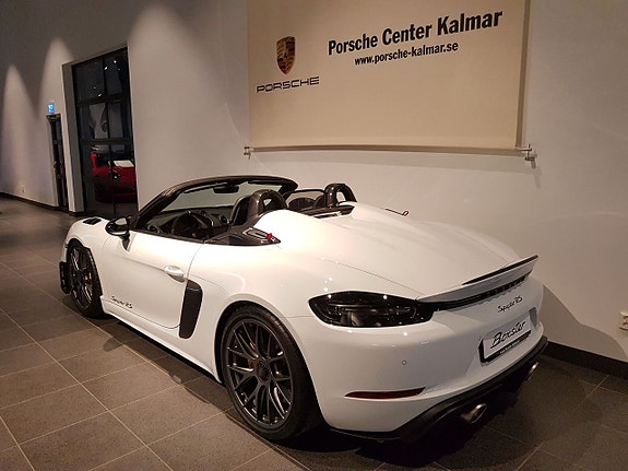 Porsche 718 Spyder RS 4 of 5