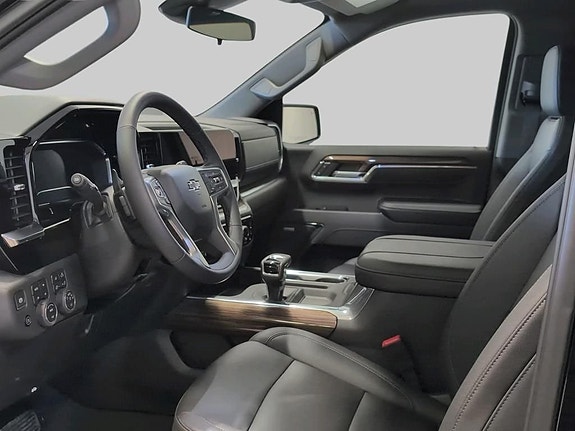 Chevrolet Silverado 1500 9 of 24